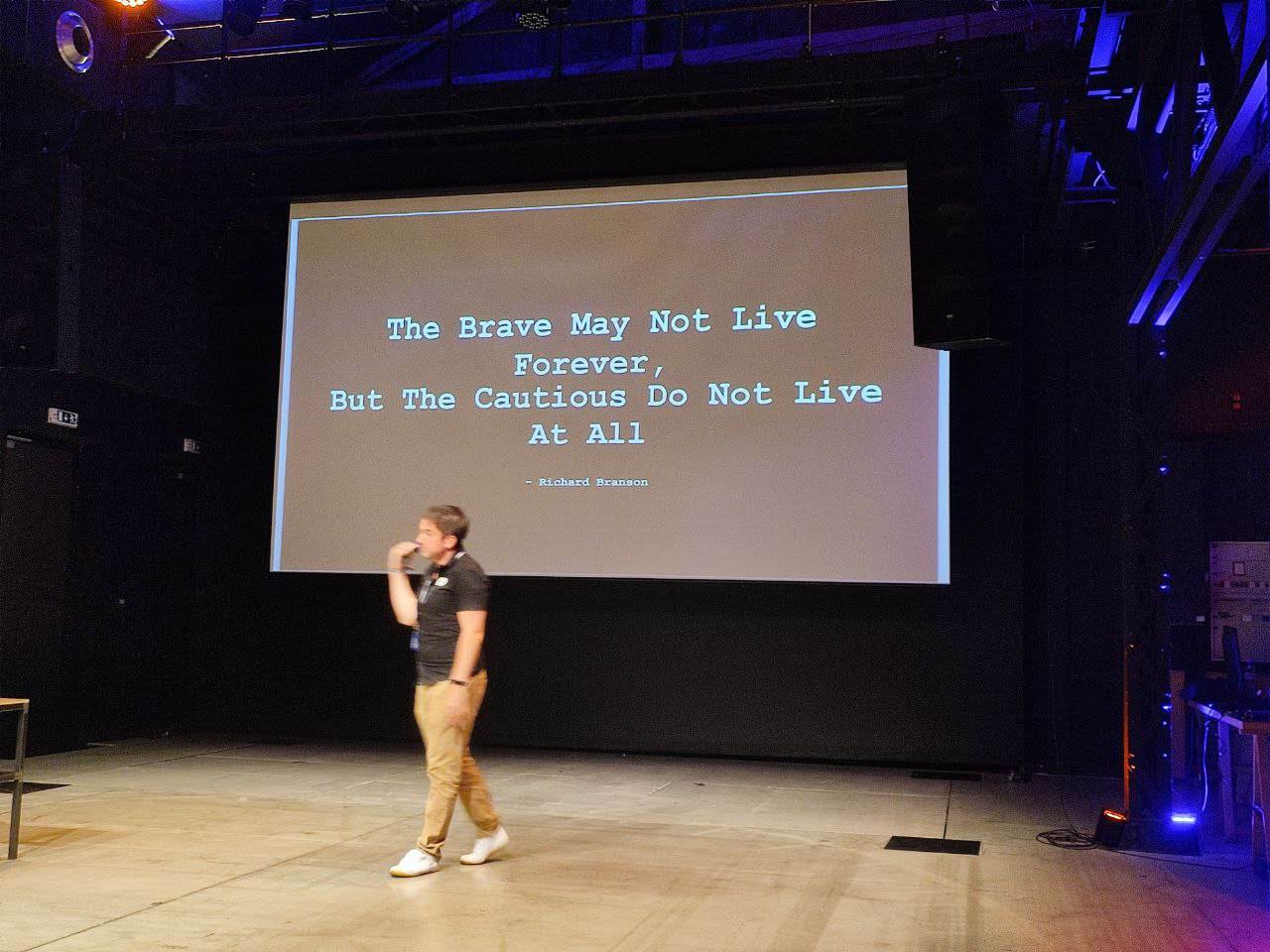 hackercongress-mike-speaking-4